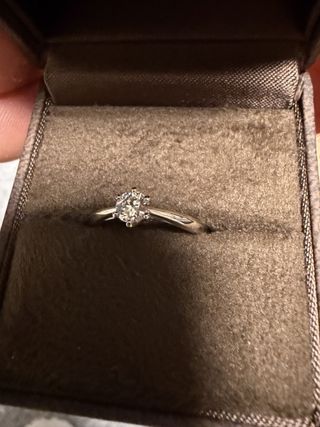 【CHER LUV(シェールラブ)の口コミ】 この指輪のダイヤモンドは今まで見てきたダイヤモンドの中で圧倒的な輝き…