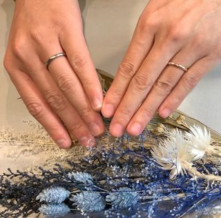 【atelier CraM(アトリエ クラム)の口コミ】 デザインは自分たちで見本を参考につくりました。
テイストはマット加工に…