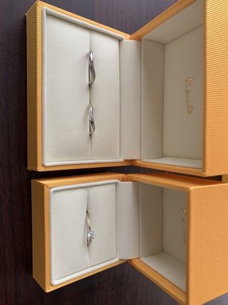 【ケイウノ ブライダル(K.UNO BRIDAL)の口コミ】 結婚指輪リサータウェーブ、婚約指輪カローレの言葉とデザインに惹かれて…