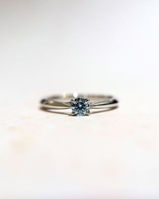 【CAFERING(カフェリング)の口コミ】 先に選んだ結婚指輪とセットリングとして販売されていて、シンプルかつ王…