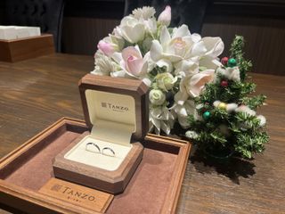 【TANZO.(鍛造指輪)の口コミ】 デザイン、幅、素材、表面加工などフルオーダーできるので、自分たちに合…