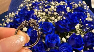 【ケイウノ ブライダル(K.UNO BRIDAL)の口コミ】 普段着用している時に上から見ると普通のダイヤの婚約指輪に見えますが、…