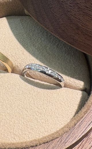 【COLANY(コラニー)の口コミ】 他にないデザインでオリジナリティがあります。
綺麗で自然なカーブを描い…