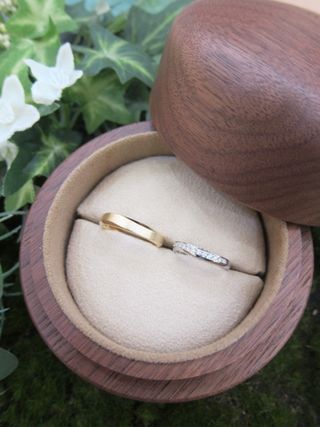 【COLANY(コラニー)の口コミ】 (ゴールドの方)
曲線が美しい、いぶし加工をすると鈍く光るメイン部分と脇…