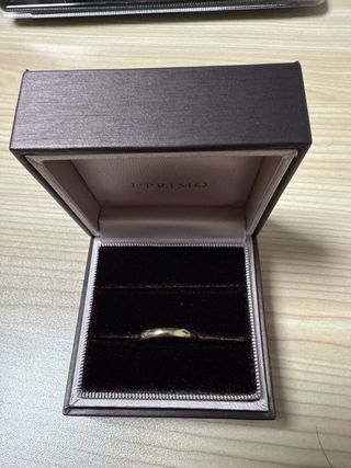 【アイプリモ(I-PRIMO)の口コミ】 見た目の割に価格は抑えめで着け心地のよろしい指輪になっております。
シ…