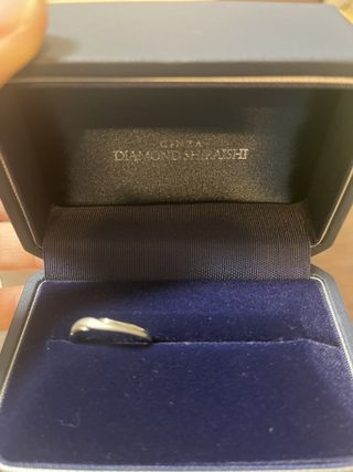 【銀座ダイヤモンドシライシの口コミ】 シンプルな見た目でありながら程よく存在感がある。着け心地も良い。指輪…