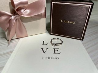 【アイプリモ(I-PRIMO)の口コミ】 指輪にヴェーブがかかっており、着け心地が良く、指が細く見える。
かなり…