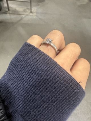 【ケイウノ ブライダル(K.UNO BRIDAL)の口コミ】 ダイヤのみをプレゼントしてもらったため、
それを使用したセミオーダーが…