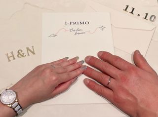 【アイプリモ(I-PRIMO)の口コミ】 V字のデザインになっており、指が綺麗に見えて、年をとっても長くつけれそ…