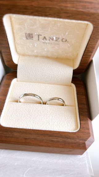 【TANZO.(鍛造指輪)の口コミ】 鏡面仕上げなのでつるつるぴかぴか、鍛造で作ってもらったので、とても丈…