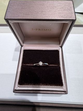 【アイプリモ(I-PRIMO)の口コミ】 デザインはシンプルなものを選び重ねづけしても指がギラギラしすぎないも…