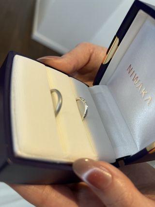 【俄(にわか)の口コミ】 ダイヤモンドが付いていて、動きのあるデザインを探していました。スタッ…