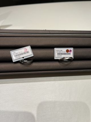 【アイプリモ(I-PRIMO)の口コミ】 デザインはシンプルながらひとくせあり、どんなシーンでもつけやすいが華…