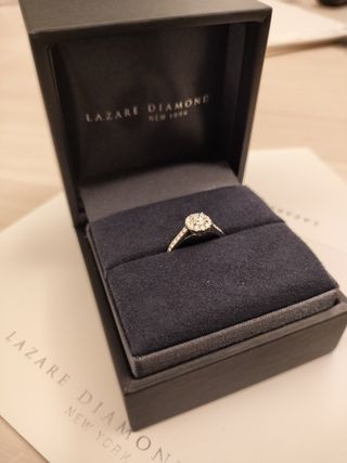 【ラザール ダイヤモンド(LAZARE DIAMOND)の口コミ】 普段遣いしやすいものを探しており、最初はシンプルなデザインを検討して…