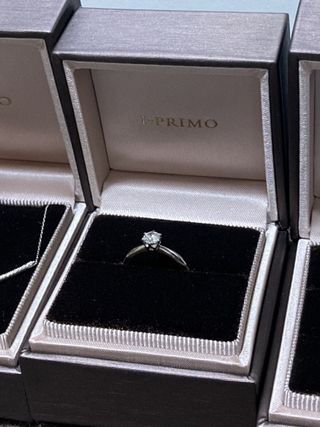 【アイプリモ(I-PRIMO)の口コミ】 I-PRIMOの婚約指輪は、シンプルなデザインの中に上質さがしっかり感じられ…