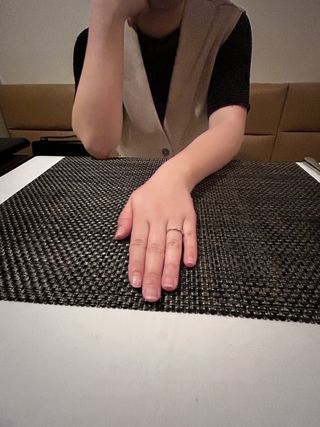 【アイプリモ(I-PRIMO)の口コミ】 王道なデザインでありつつ、可愛いらしさもある指輪だと思います　また指…