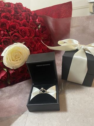 【エクセルコダイヤモンド(EXELCO DIAMOND)の口コミ】 ミル打ちという特殊なデザインに惹かれました。人と被るがなく、婚約指輪…