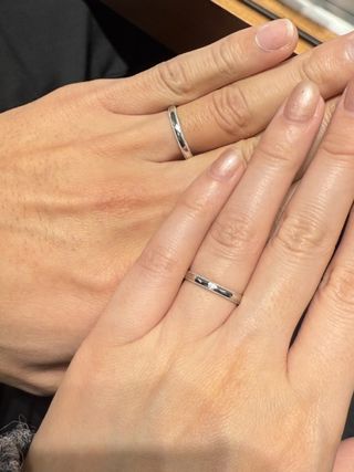 【銀座ダイヤモンドシライシの口コミ】 指輪のデザインがとても可愛くて、上下にミルがはいっています。ダイアも…