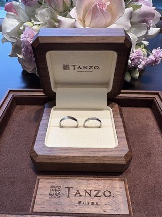 【TANZO.(鍛造指輪)の口コミ】 セミオーダーでリングの形はストレート？でナナメにカットされた部分にダ…