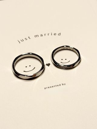 【アイプリモ(I-PRIMO)の口コミ】 彼の手には華奢な細い指輪はどうしても馴染まず、何店舗も足を運んで実際…