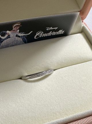【ケイウノ ブライダル(K.UNO BRIDAL)の口コミ】 シンデレラモチーフで指輪に込められたストーリーに惹かれて購入しました…