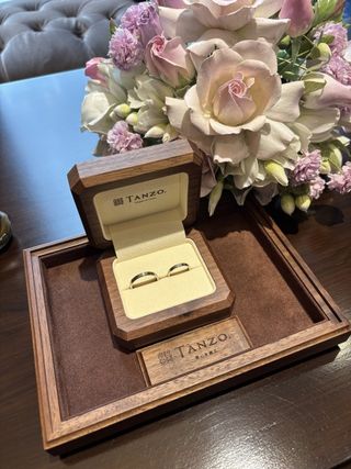 【TANZO.(鍛造指輪)の口コミ】 シンプルなデザイン、形、着け心地、色とすべてにこだわり、なるべく相手…