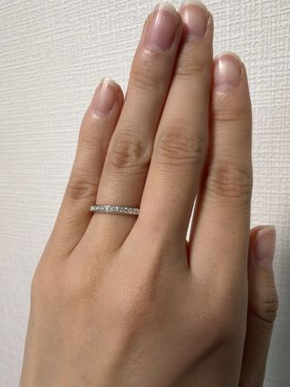 【ラザール ダイヤモンド(LAZARE DIAMOND)の口コミ】 指が細めなので、普通〜太めのリングだと指輪の主張が激しくなってしまい…