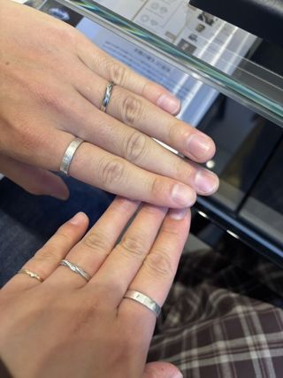 【エクセルコダイヤモンド(EXELCO DIAMOND)の口コミ】 指輪のデザインがシンプルですが、ダイヤモンドはキラキラと輝き、また、…