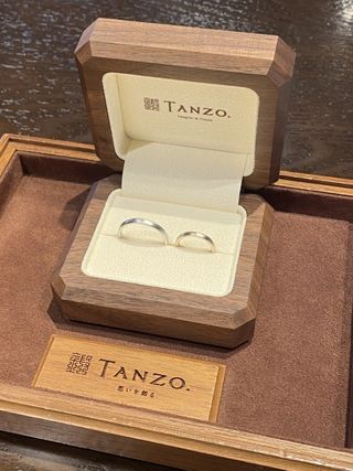 【TANZO.(鍛造指輪)の口コミ】 甲丸ストレート　全周粗めマット　私はゴールドで相手がプラチナを選びま…