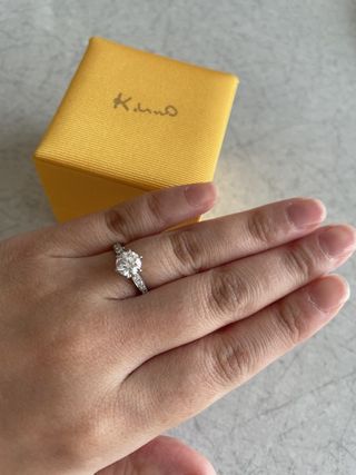 【ケイウノ ブライダル(K.UNO BRIDAL)の口コミ】 理想の雰囲気を伝え、一からデザイン画を作成頂き、オリジナルの婚約指輪…