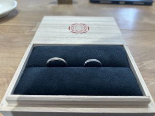 【出雲結(いずもゆい)の口コミ】 シャンパンゴールドの祈縁にしました。ほとんどの人がシルバー一色の指輪…