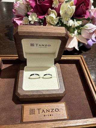 【TANZO.(鍛造指輪)の口コミ】 シンプルでエレガントな私達らしい指輪の
仕上がりでとても満足しておりま…