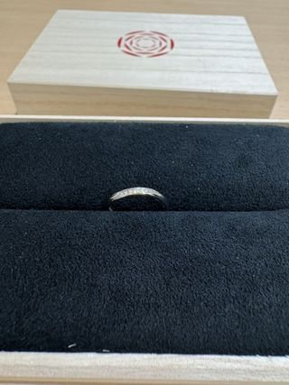 【出雲結(いずもゆい)の口コミ】 私の手は細長く、薬指と小指の間の水かきが深いため、指輪の馴染みがあま…