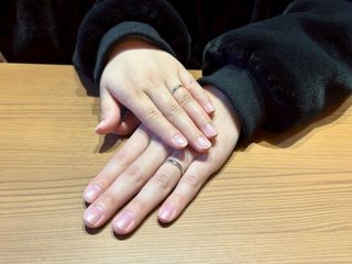 【紡ぎ輪(つむぎわ)の口コミ】 デザインは花びらがそれぞれの指輪に施されており、重ねると桜になるとい…