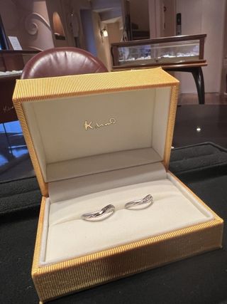 【ケイウノ ブライダル(K.UNO BRIDAL)の口コミ】 マットなところを混ぜたところ。
指が綺麗に見えるようにV字型にしたとこ…