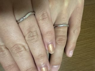 【ケイウノ ブライダル(K.UNO BRIDAL)の口コミ】 自然なウェーブが指を長く見せてくれます。シンプルなデザインですが、き…