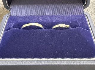 【銀座ダイヤモンドシライシの口コミ】 ウェーブ型で、ダイヤモンドが細かく散りばめられているものを選びました…