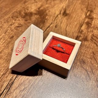 【出雲結(いずもゆい)の口コミ】 出雲結「祈結」は、祈りとご縁を結ぶ想いを形にした婚約指輪です。立て爪…