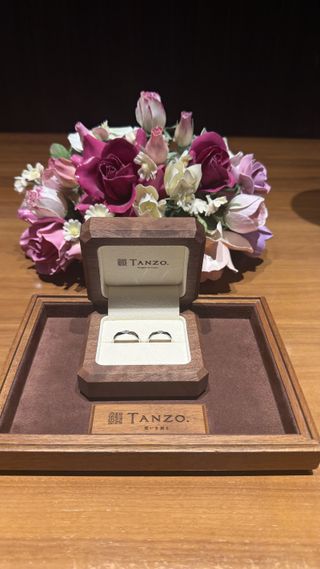 【TANZO.(鍛造指輪)の口コミ】 ミラーカットの一部がダイヤモンドになっており、幾何学的デザインの中に…