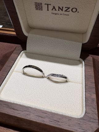 【TANZO.(鍛造指輪)の口コミ】 機能性: とても頑丈で、普段使いが気にせずできる点が気に入りました。ゴ…