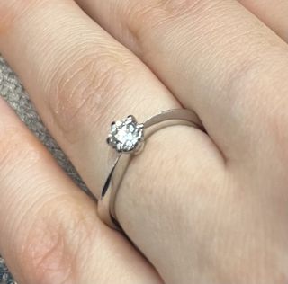 【ラザール ダイヤモンド(LAZARE DIAMOND)の口コミ】 デザインがとても洗練されており、シンプルながらも上品さがあります。ダ…