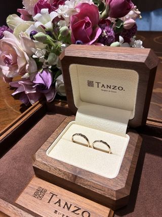 【TANZO.(鍛造指輪)の口コミ】 錦なりけるのシャンパンゴールド幅3mmになります。
シンプルながらえぐり…