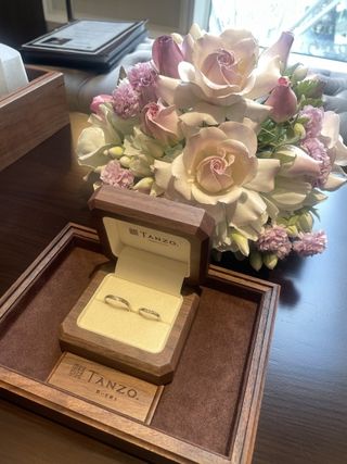 【TANZO.(鍛造指輪)の口コミ】 シャンパンゴールドの色味が良いです。　
夫の指輪はマットなデザインをと…