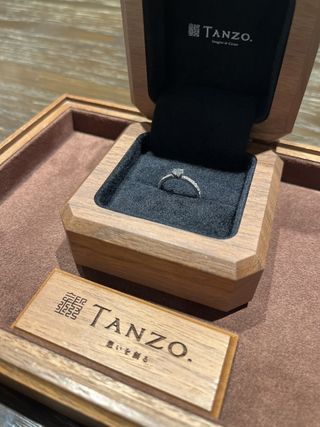 【TANZO.(鍛造指輪)の口コミ】 ダイヤモンドとリングのデザインがお気に入り。ダイヤのカットと上に乗っ…