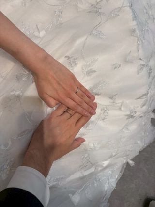 【銀座ダイヤモンドシライシの口コミ】 妻のリングは、付け方によって、ダイヤを綺麗に見せる角度と、隠す角度を…