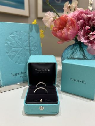 【ティファニー(Tiffany & Co.)の口コミ】 指輪は男女ペアのものを購入しました。
シンプルがいいけどダイヤモンドは…