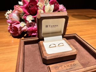 【TANZO.(鍛造指輪)の口コミ】 わたしはシャンパンゴールドを選択しました。
色合いもよく指に馴染む感じ…