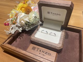 【TANZO.(鍛造指輪)の口コミ】 TANZOで指輪を購入しました。
既成デザインをたくさん見ましたが、二人の…