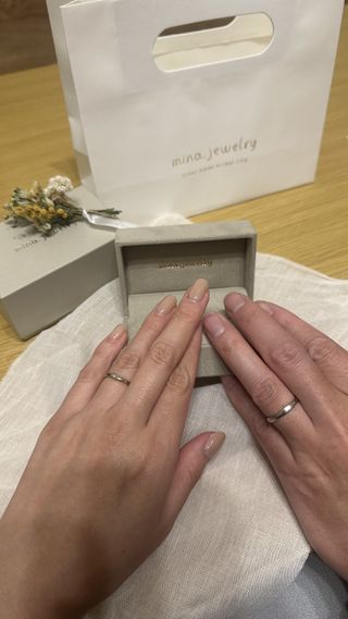 【mina.jewelry(ミナジュエリー)の口コミ】 デザインはSNSで探していた中で1番好みだったので、ここに決めました。飽…