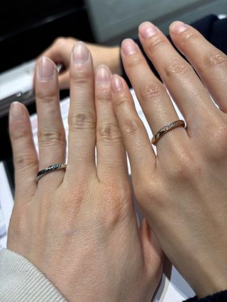 【アイプリモ(I-PRIMO)の口コミ】 デザインが他のものとは違い一回りにラインが入っています。指輪がどの角…